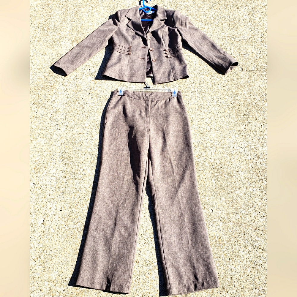 Danillo Women's Blazer Jacket With Matching Pants (Size: 6)